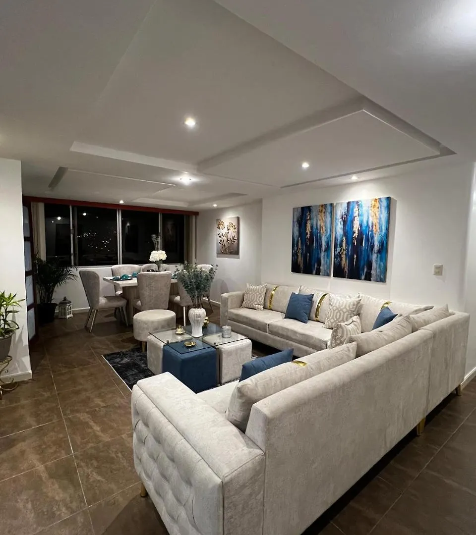 Amplio Y Moderno Departamento Con Vista Panoramica En Cuenca 아파트